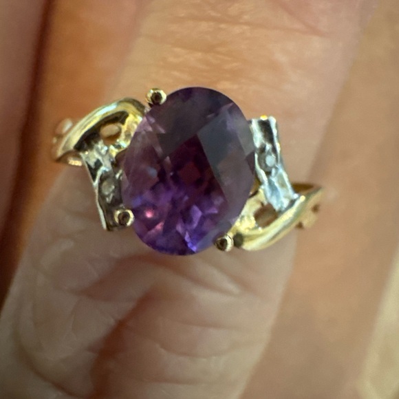 10k real gold vintage Gold Ring with amethyst Gemstone and real diamonds